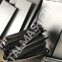 Костыли (кронштейны) для крепления отливов, парапетов, желобов