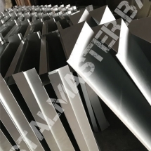 Собственное производство вентиляционных, водосточных систем, парапетов, отливов, зонтов, доборных элементов кровли и забора.